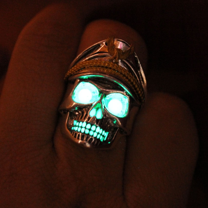 Glowing Skull Ring - Buta Luxury