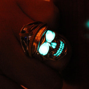 Glowing Skull Ring - Buta Luxury